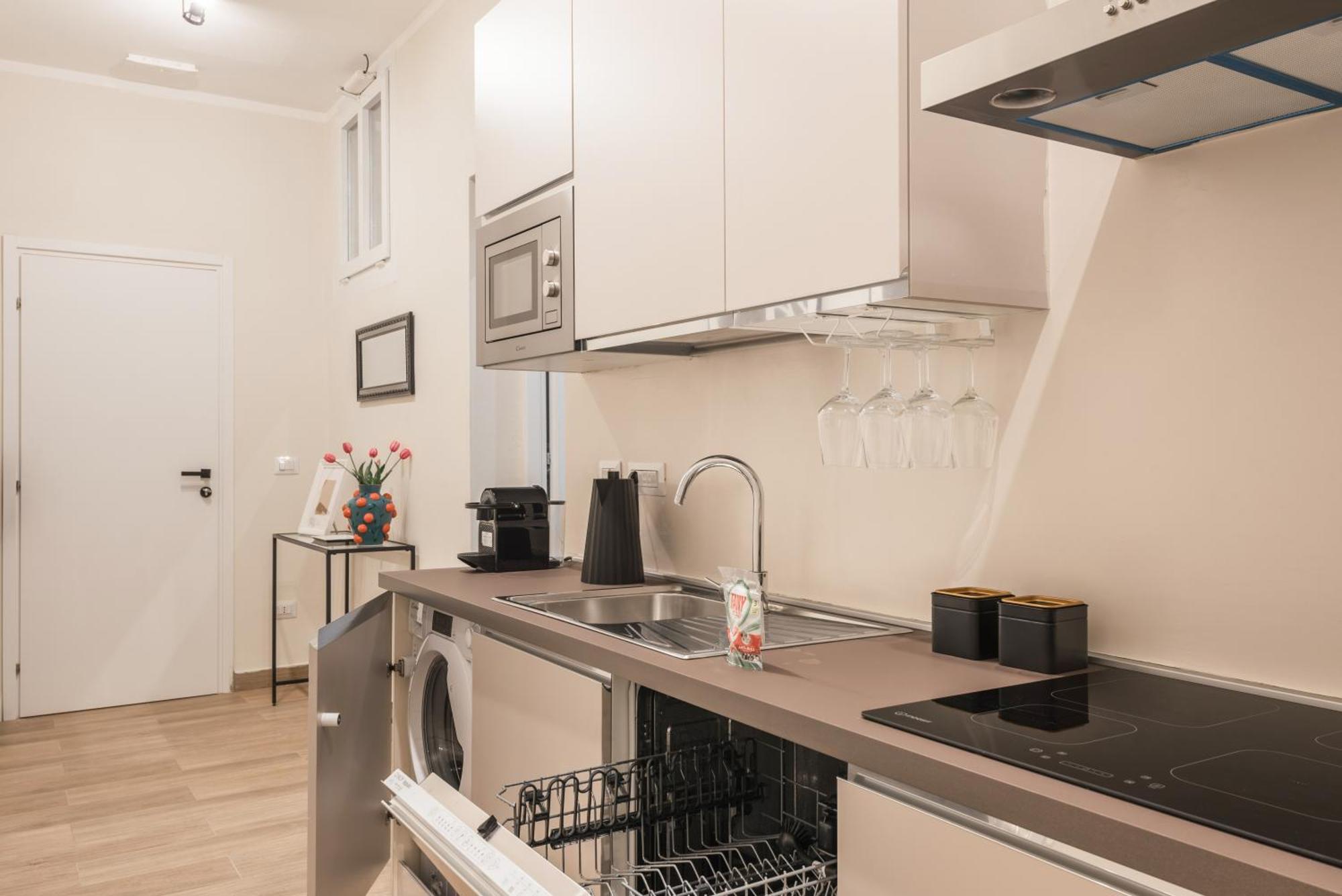 C3 Top Class Apartment, 2 Camere Da Letto, 2 Bagni, Giardino Distante 15 Minuti A Piedi Da Fontana Di Trevi 로마 외부 사진